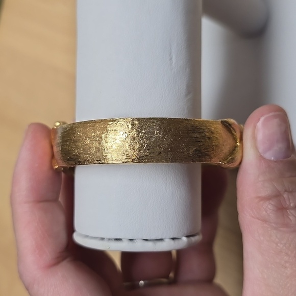 {Monet} Women’s Gold Color Cuff Style Bracelet Classic 1970s Gold Hinged Clamper - Picture 3 of 6